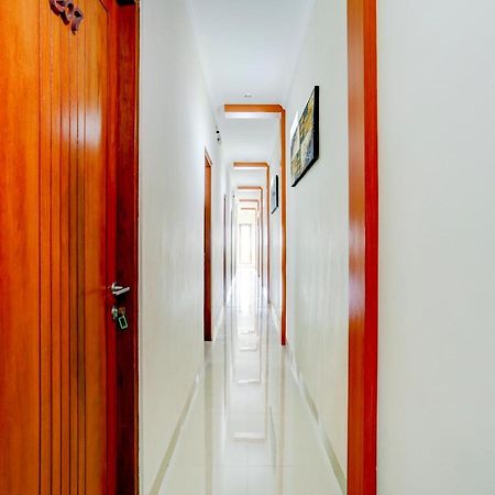 Super Oyo Capital O 90291 Vin Stay Petanu Pesanggaran Buitenkant foto